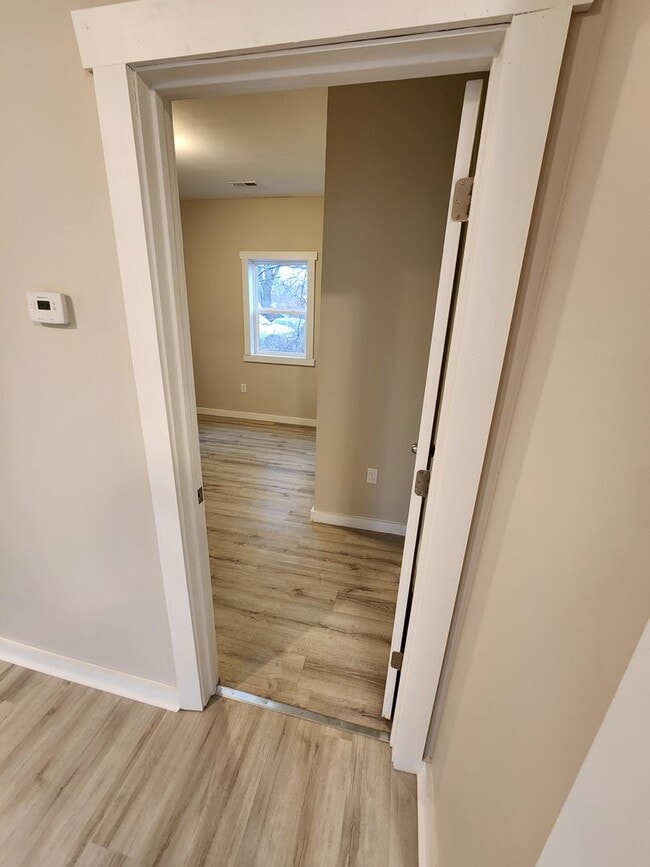 Building Photo - Spacious 3-Bedroom, 1-Bathroom Home AVAILABLE NOW!!