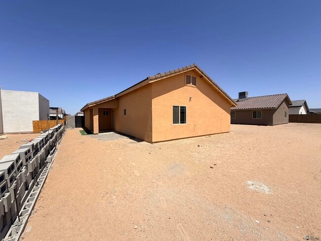 Building Photo - 4795 E Ortega St