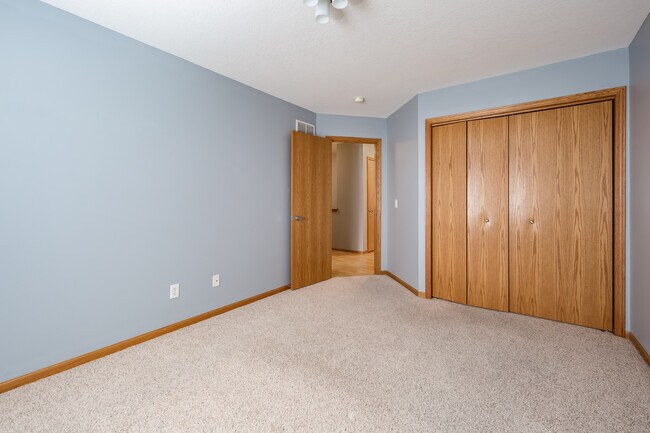 Building Photo - 5831 Belle Ave