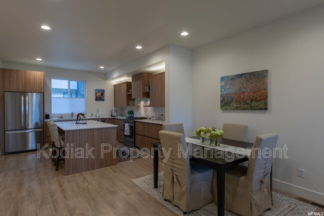 Building Photo - 1541 E Talo Ct