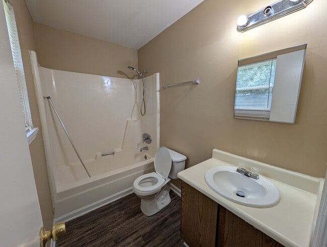 Building Photo - 124 Westscott Dr