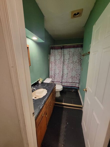 Building Photo - 518 Tunbridge Rd