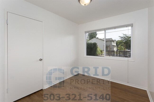 Building Photo - GPM639 - 2801-2803 SE 125th Avenue (T1)