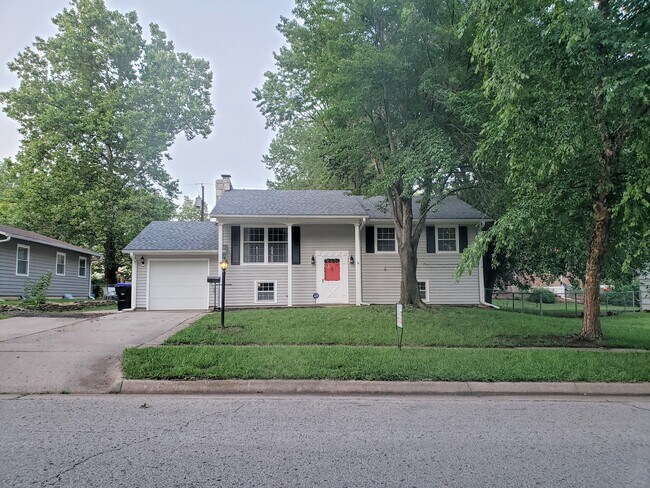 Primary Photo - 2560 SW Belle Ave