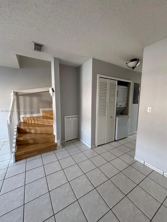 Building Photo - 6272 SW 139th Ave