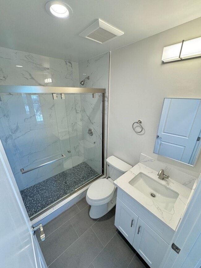 Building Photo - 3190 Carlin Ave