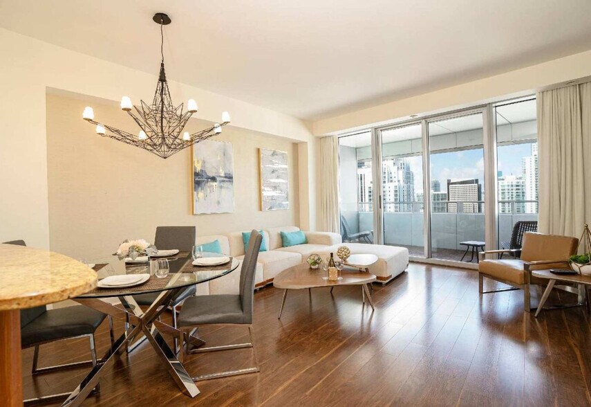 Primary Photo - 1395 Brickell Ave