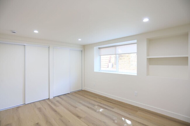 Building Photo - 575 Palm Ave