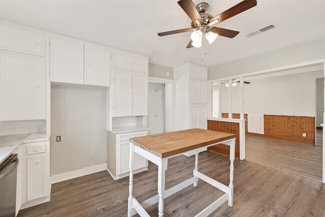 Building Photo - 1603 Blase Rd