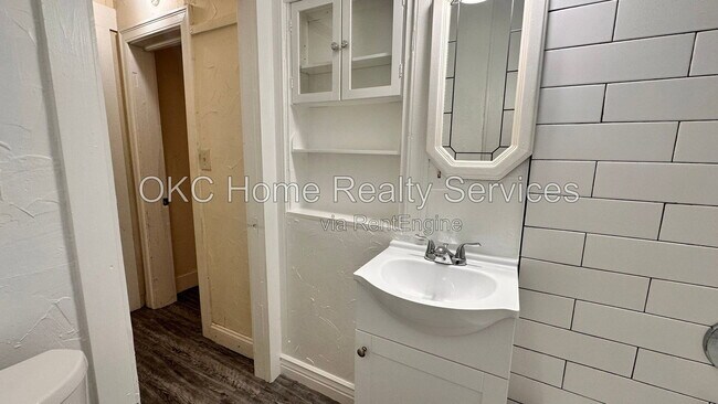Building Photo - 2316 NW 38th St