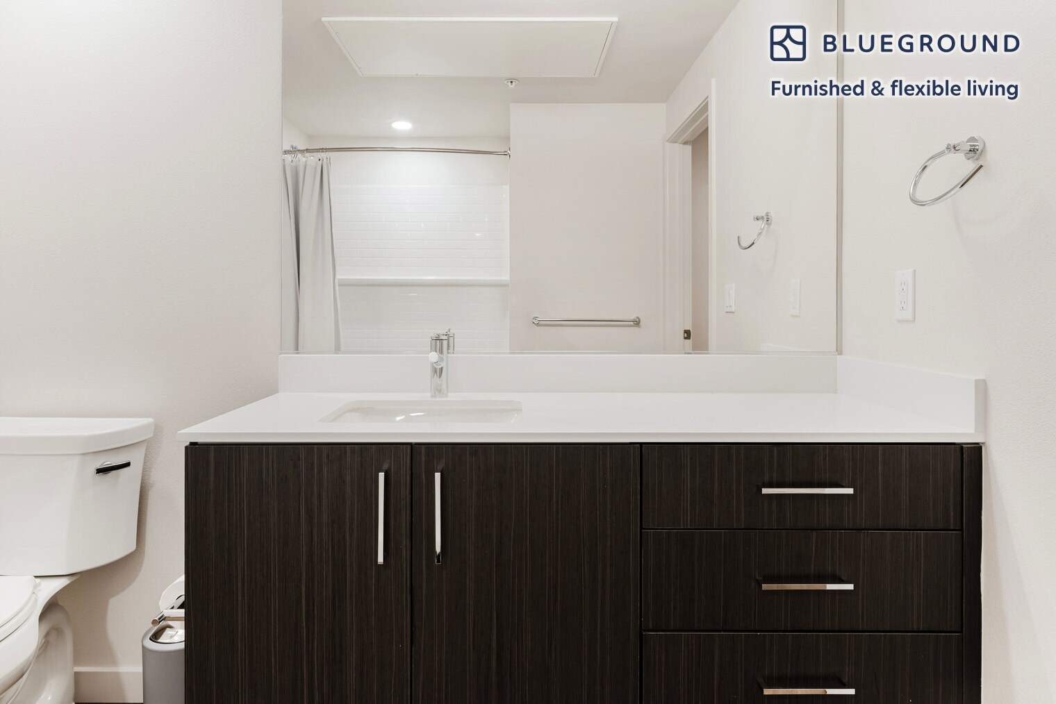 Building Photo - 2333 Calle Del Mundo