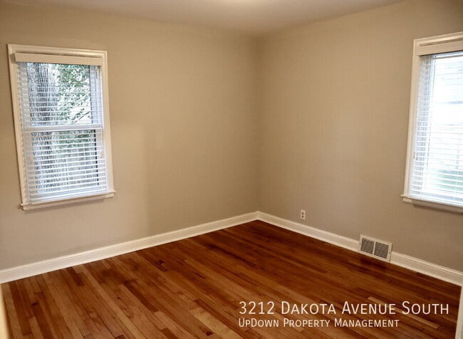 Building Photo - 3212 Dakota Ave S