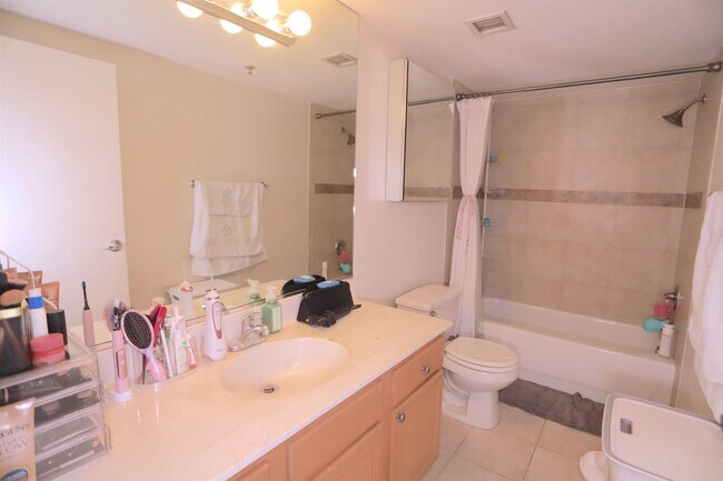 Building Photo - 700 1st St