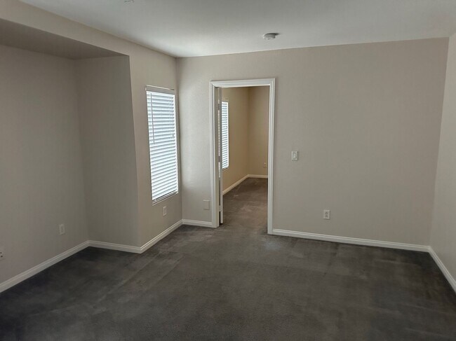Building Photo - AVAILABLE NOW! Outstanding 3 Story Home!