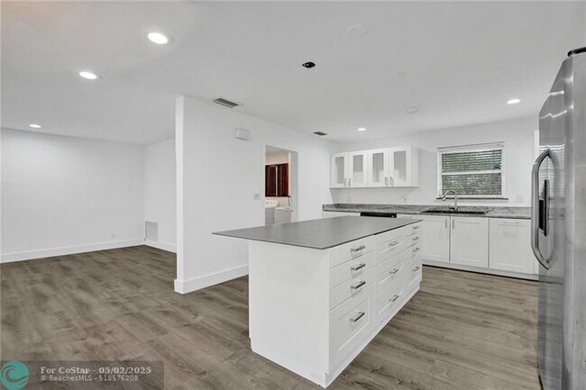 Building Photo - 5981 NE 22nd Way