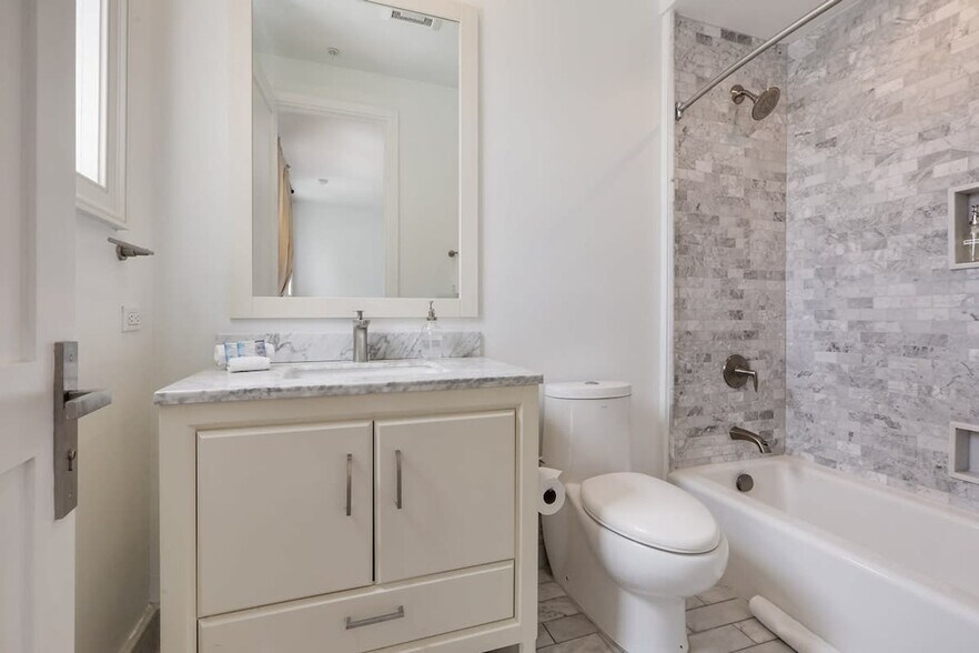 Building Photo - 822 Perdido St