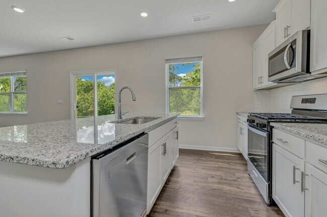 Building Photo - 136 Ashelyn Pk Dr