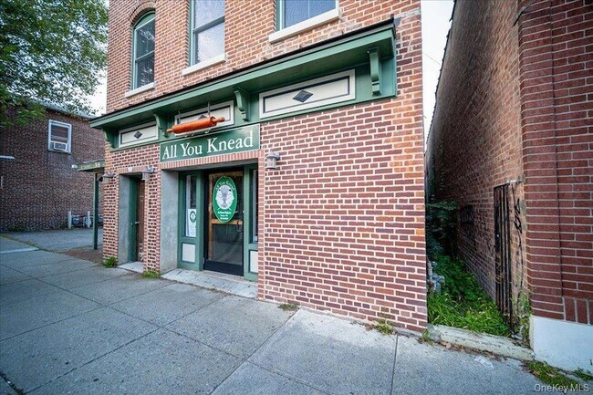 Building Photo - 308 Main St