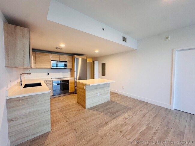 Building Photo - 16385 Biscayne Blvd