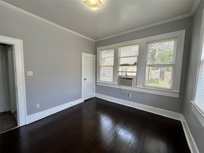 Building Photo - 4430 Bell St