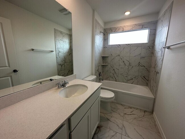 Building Photo - 229 Sonterra Dr