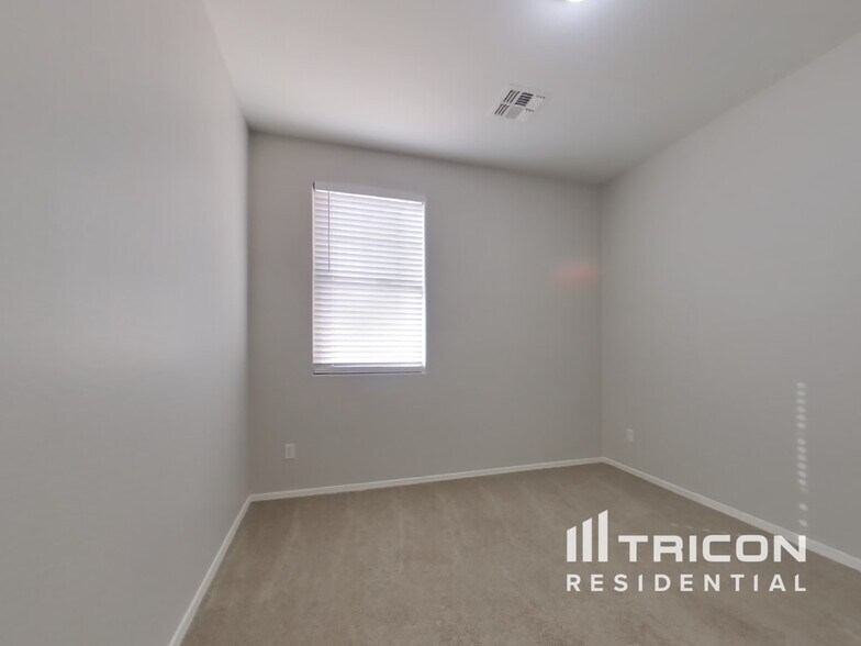 Building Photo - 26856 N 176th Ln