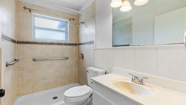 Building Photo - Charming 3-Bedroom Home with Spacious Backyard!