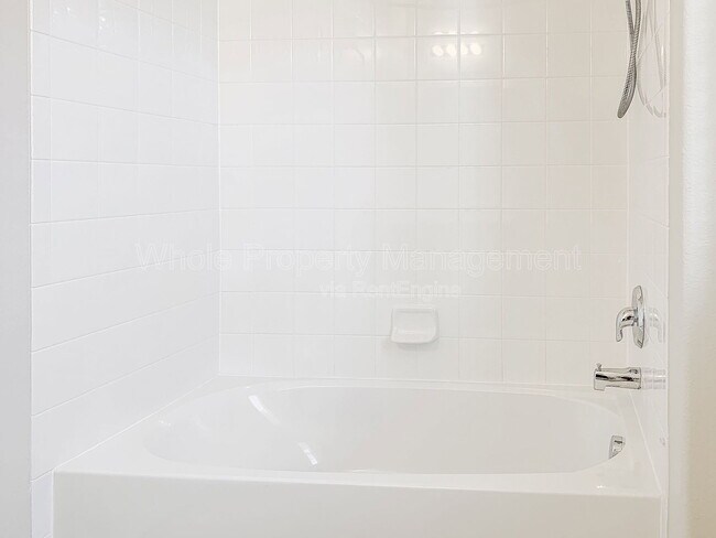 Building Photo - 15450 Carob Cir