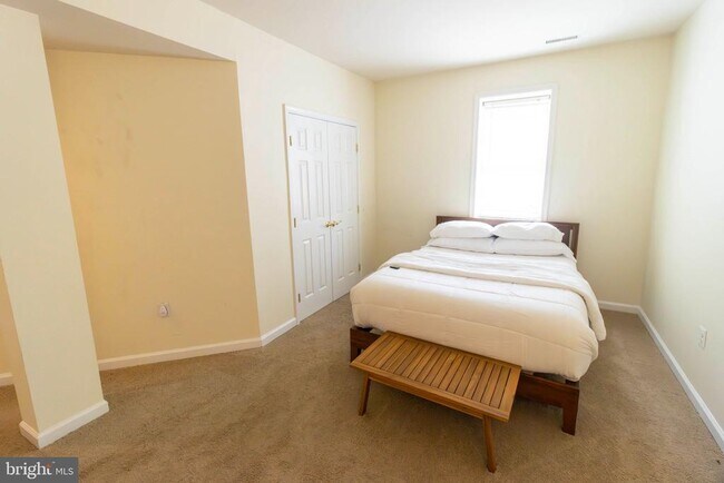 Building Photo - 3624 Stonewall Manor Dr