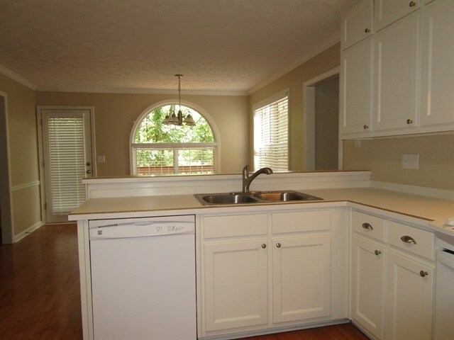 Building Photo - 700 Rosehill Ln