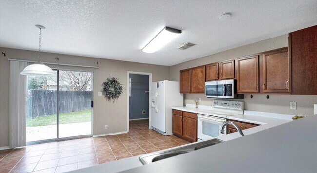 Building Photo - "Charming 3-Bedroom Oasis on Cherokee Blvd with 2 Full Baths – 1425 Sq Ft of Cozy Living in New B...