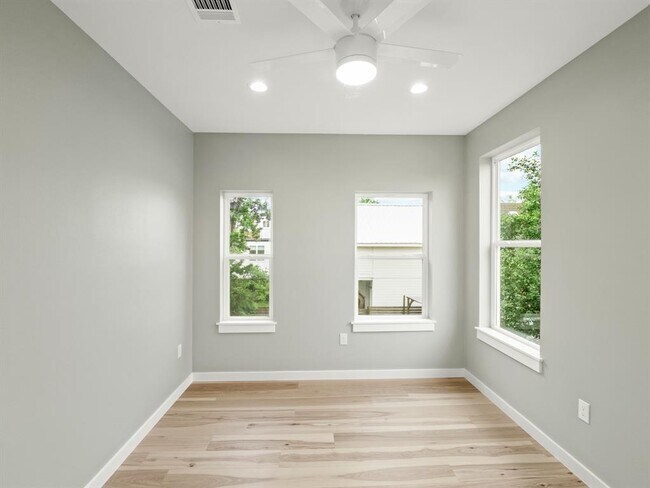 Building Photo - 1165 Nickols Ave