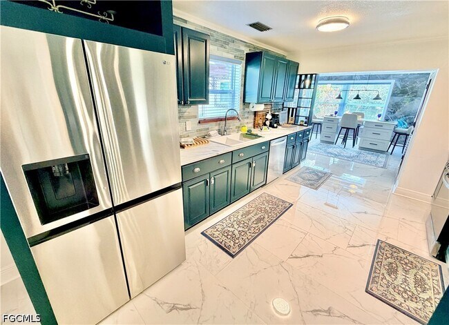 Building Photo - 2702 McGregor Blvd
