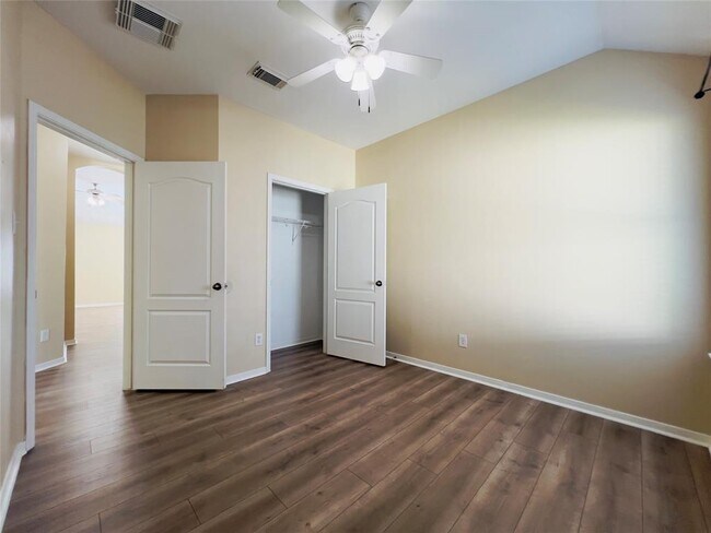 Building Photo - 6143 Galloway Ln