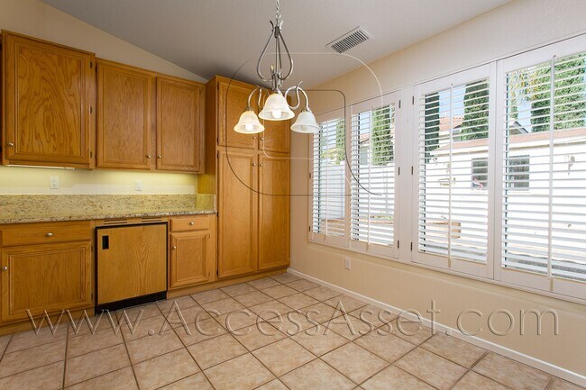 Building Photo - 40025 Athena Ln