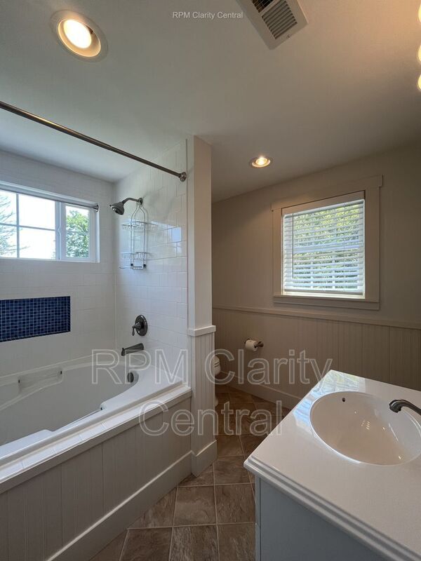 Building Photo - 1653 Berlin Station Rd
