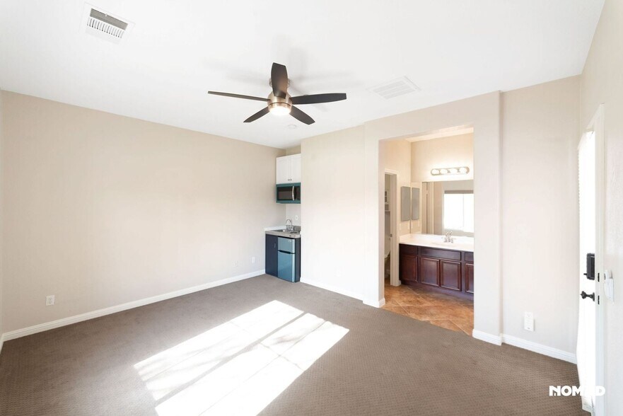 Building Photo - 3853 Mira Arena
