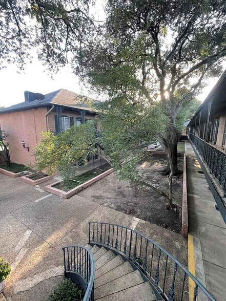 Building Photo - 6015 E University Blvd