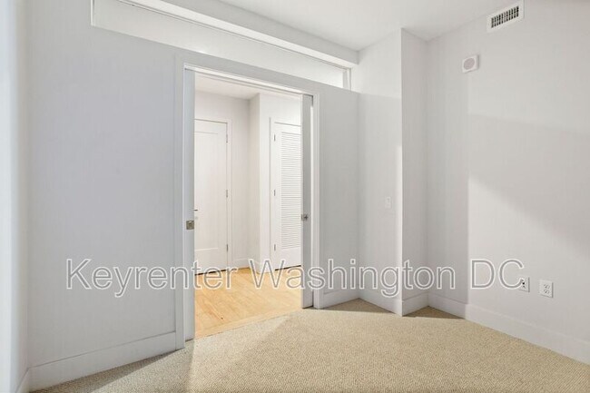 Building Photo - 45 Sutton Square SW