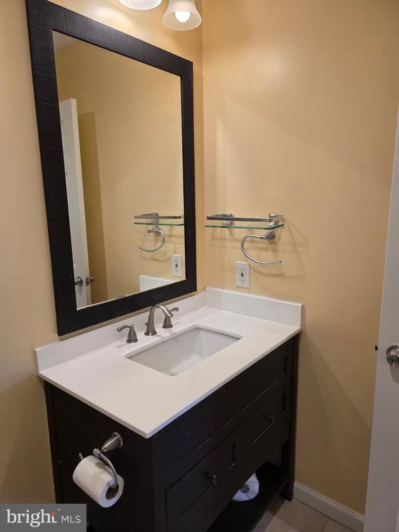 Building Photo - 6212 Thomas Dr