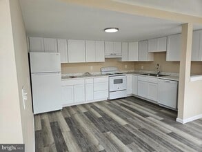 Building Photo - 14 West Ave