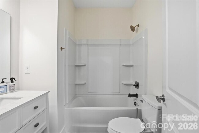 Building Photo - 102 Snyder Ct NE