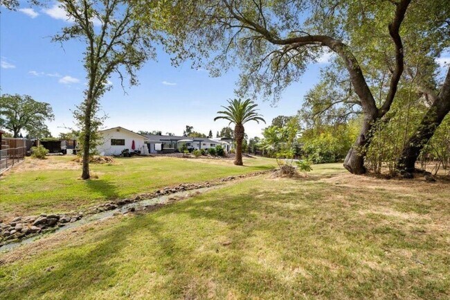 Building Photo - 4/2 Granite Bay, Pool, Jacuzzi, RV Parking...