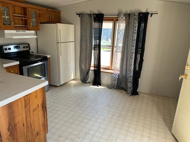 Primary Photo - 225 Dahlia St