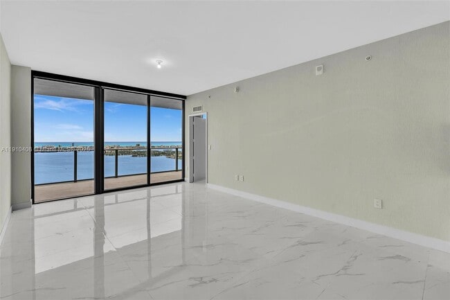 Building Photo - 700 NE 24th St