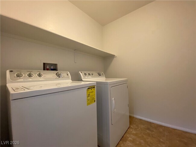 Building Photo - 9332 W Pearblossom Sky Ave