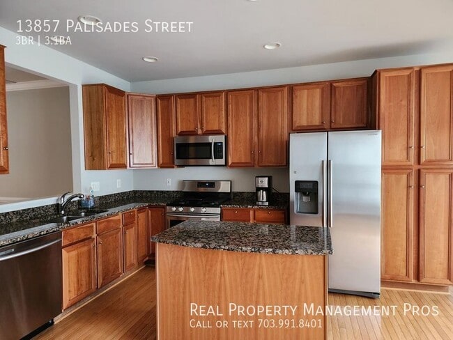 Building Photo - 13857 Palisades St