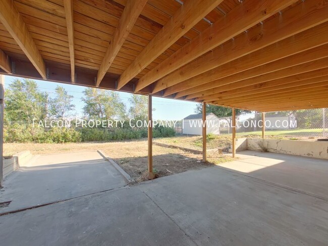 Building Photo - 475 Loomis Ave