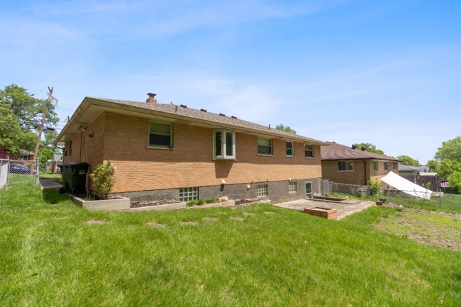 Building Photo - 3441 Nandale Dr