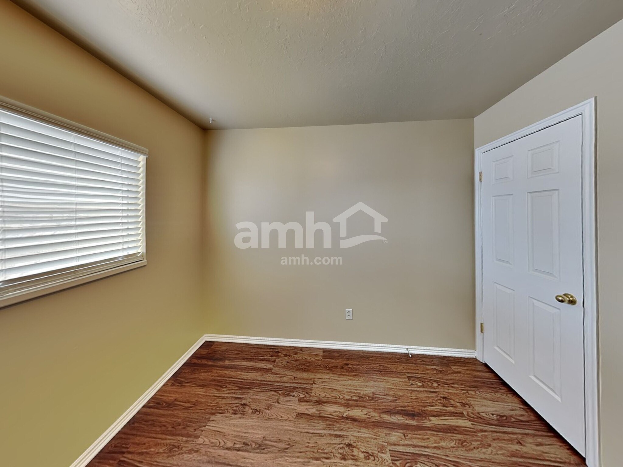 Building Photo - 1401 N 2225 W